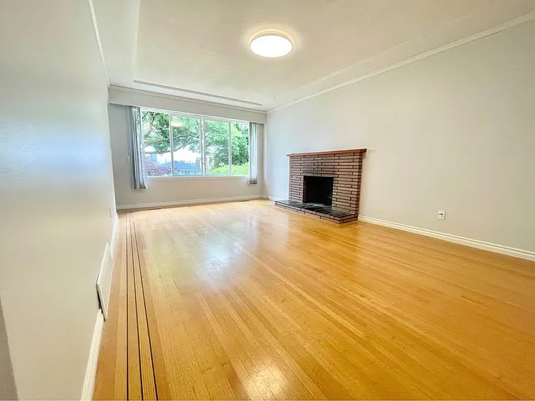 4825 Georgia St — Photo 3