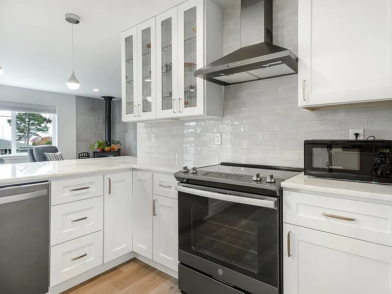 1517 SE Camano Dr — Photo 8