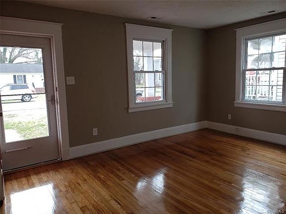 4th image of 3702 Benton Ave