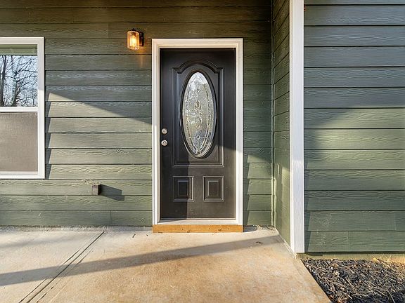 4th image of 236 Ellington Rd