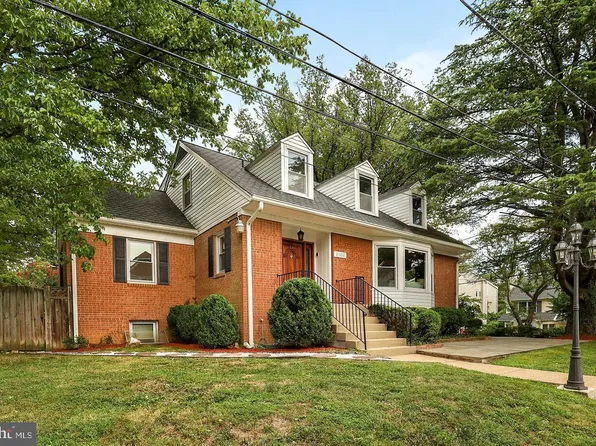 2866 Arizona Ter NW, Washington, DC 20016