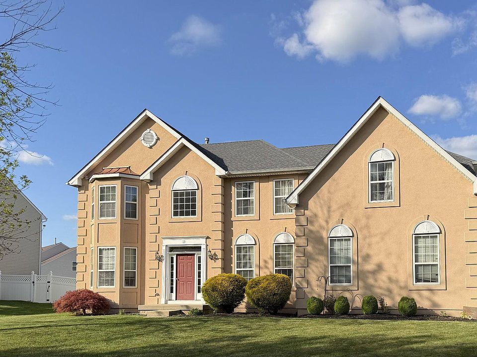 1st image of 13 Heather Ln