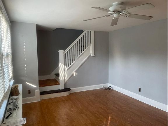 3rd image of 864 N Washington St