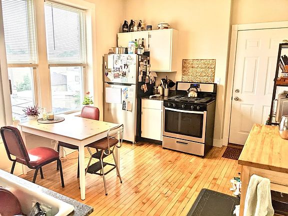 3rd image of 1311 N Maplewood Ave APT 1