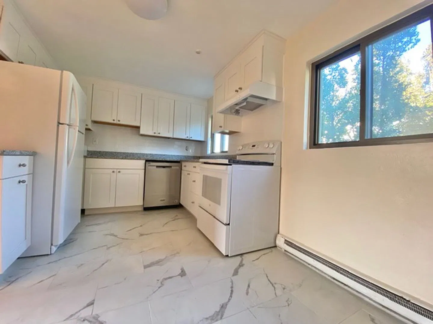 836 Sea St — Photo 2