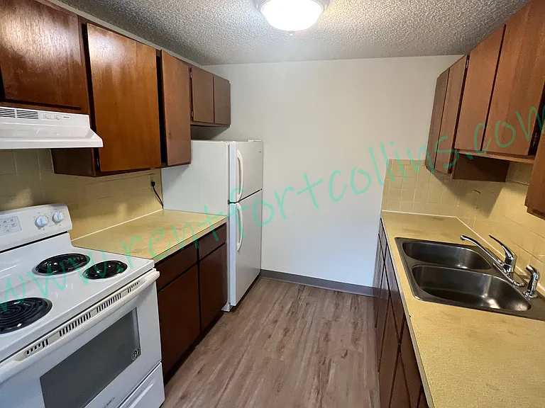 576 W 10th St — Photo 10