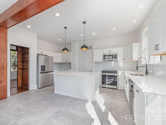 3rd image of 414 W Harvie Ave