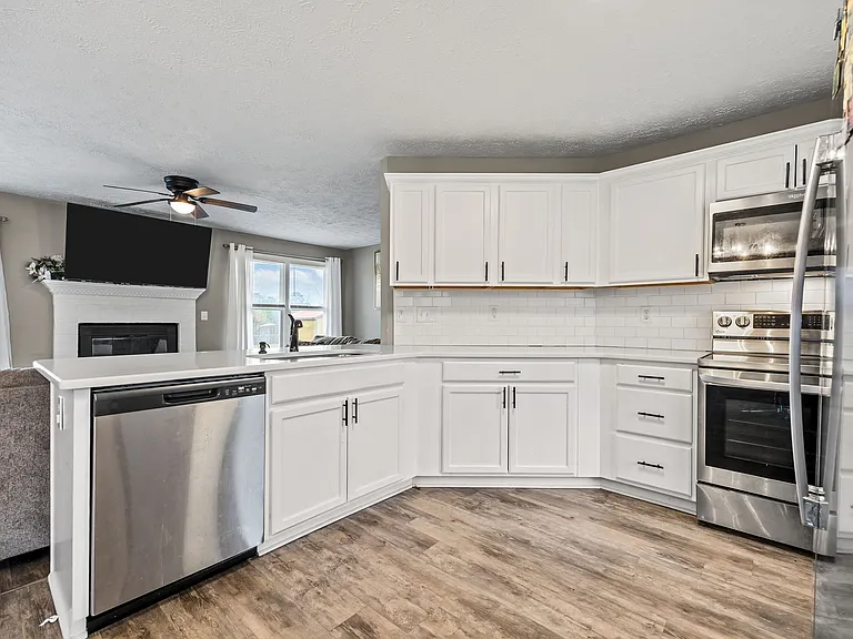 38 Hallmark Dr — Photo 13