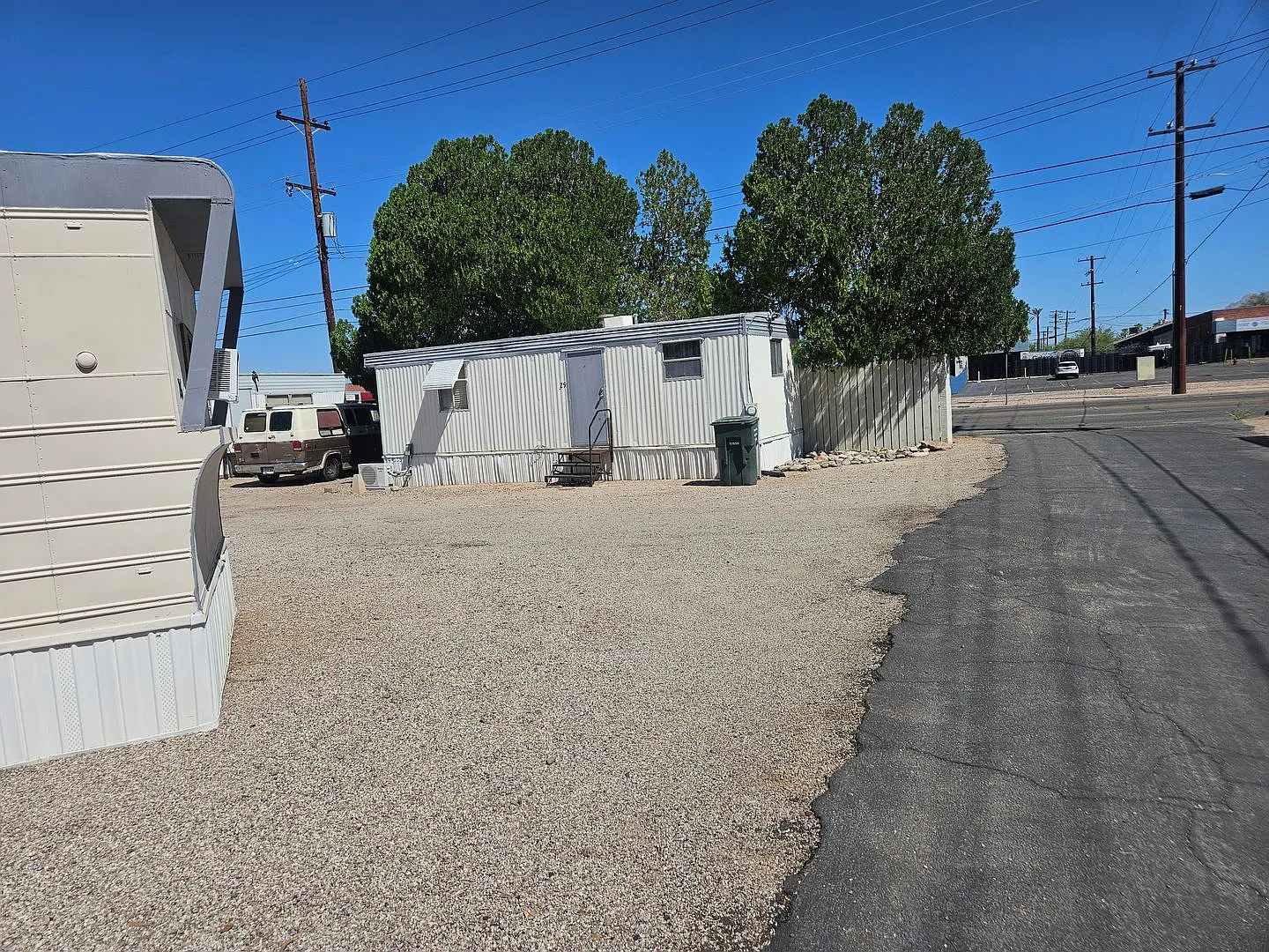 Clean 1 bedroom Mobile Home in Super Clean Park — Photo 1