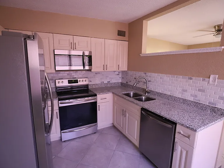 4124 Flamingo Dr — Photo 4
