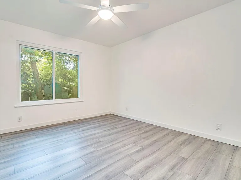 1607 Valleyridge Dr #B — Photo 10