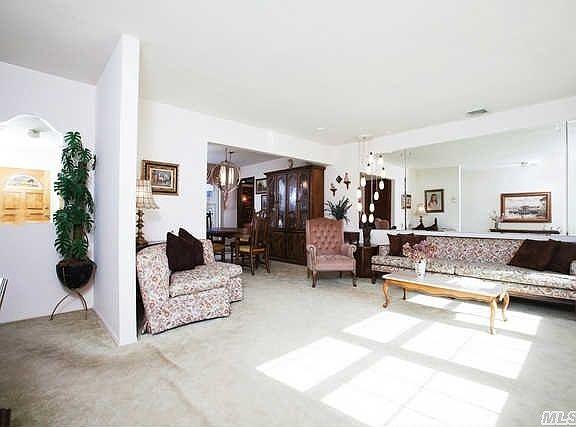 3rd image of 319 Linden St
