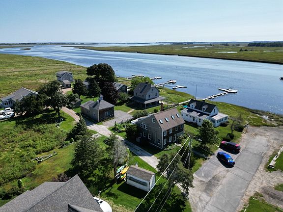 3rd image of 70 Cottage Rd
