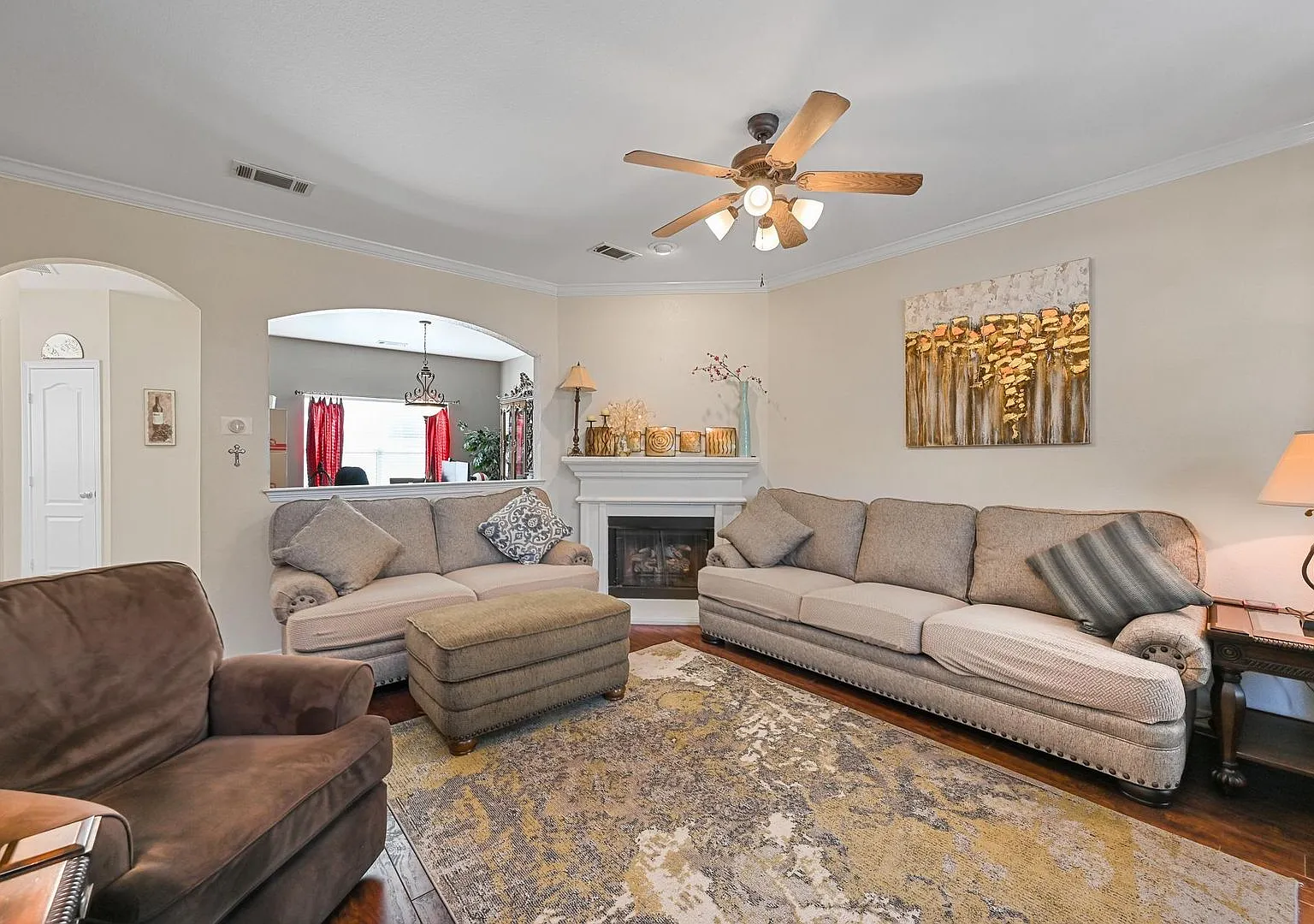 Beautiful Home in Desirable Flower Mound Area — Photo 4