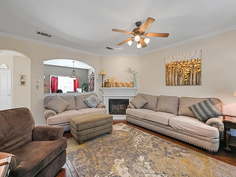 1905 Francis Ct — Photo 4