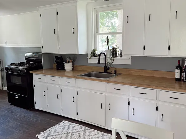 31 S Main St, Holland, NY 14080