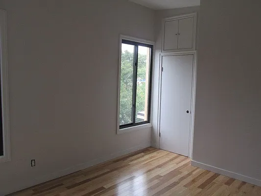 Rented by Windsor Homes Realty Corp | media 8