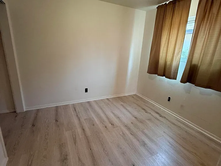 624 Alcazar St SE — Photo 14