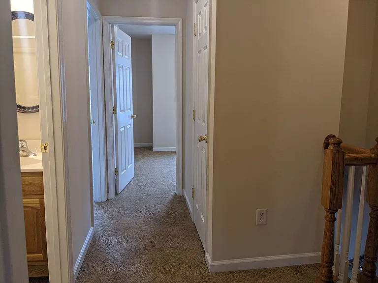 225 Crown Ct — Photo 7