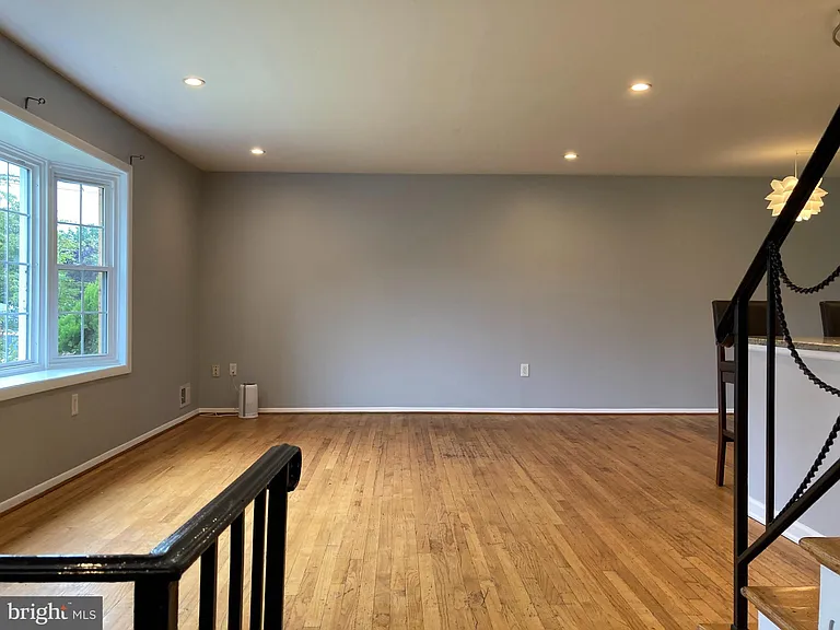 7905 Esther Dr — Photo 5