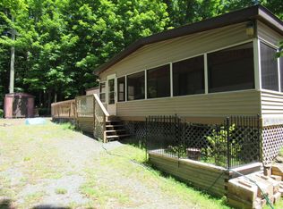 110 Hilltop Cir, Greentown, PA 18426