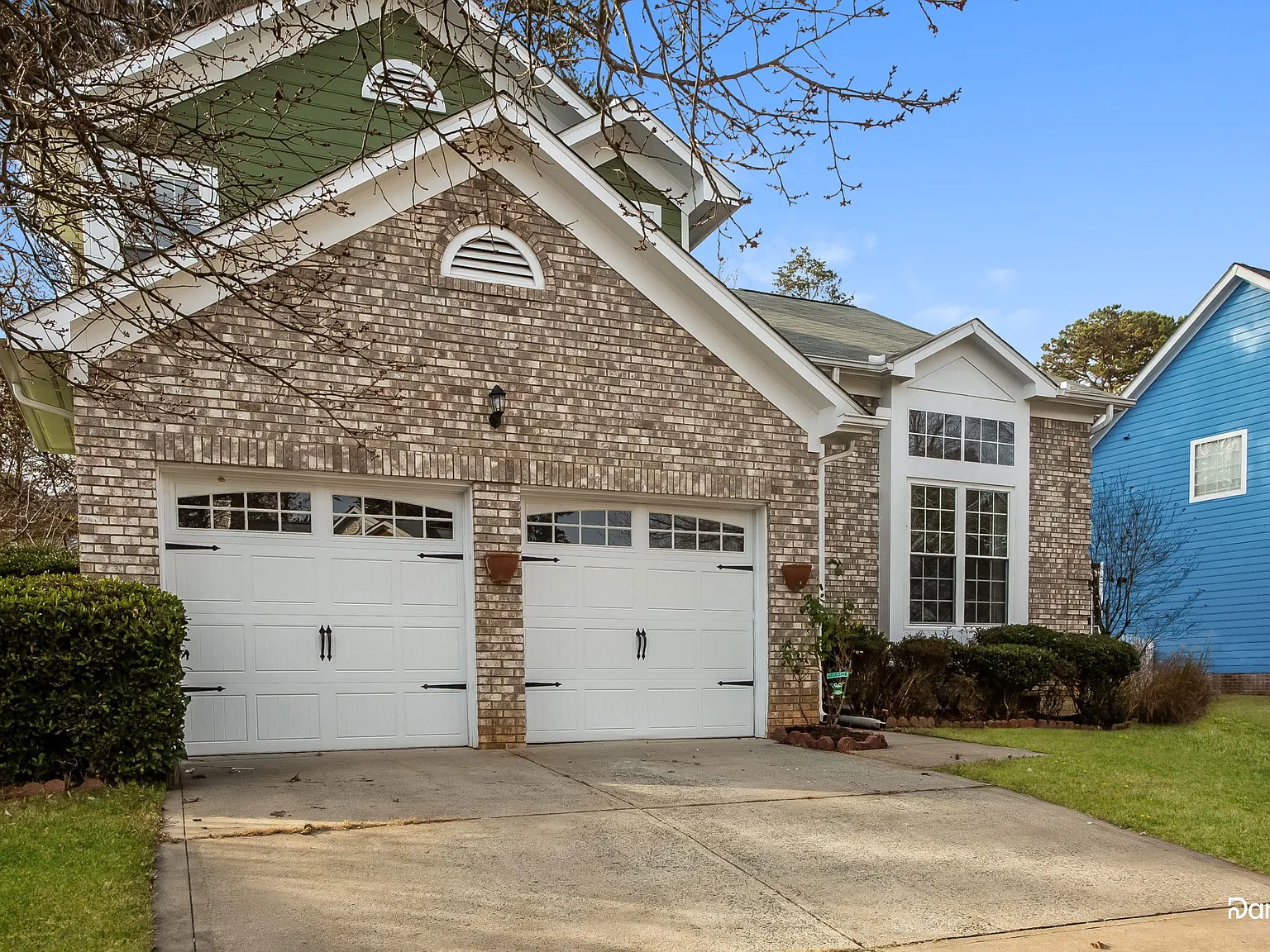 3 bed, 2.5 bath, 2151 sqft, $2,205 — Photo 2
