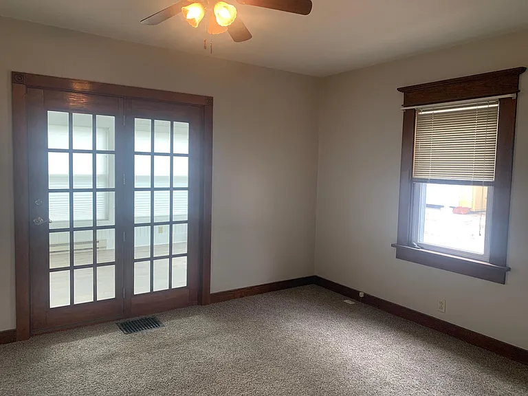 251 E Main St — Photo 9