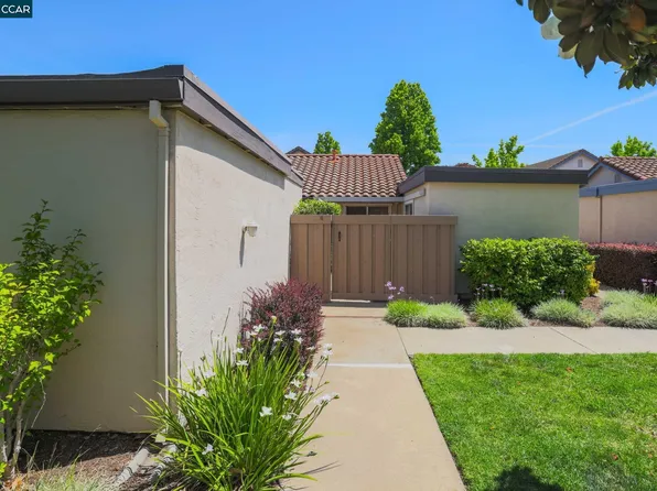 4 Long Creek Cir, Clayton, CA 94517