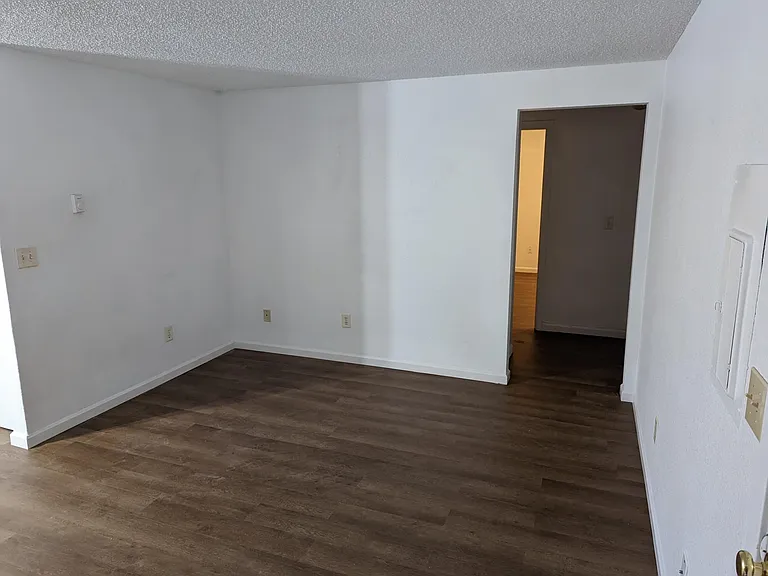 2737 H St #2735 — Photo 3