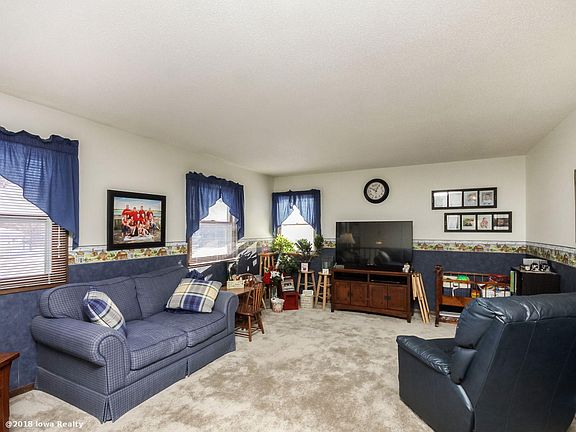 2nd image of 1702 Grandview Dr