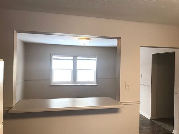 5th image of 413 &1/2 Woodlawn Ave