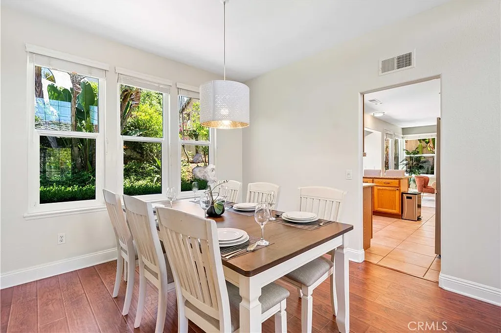 4 bed, 2.5 bath, 2416 sqft, $7,000 — Photo 4