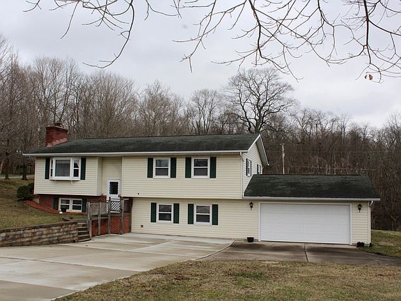 3rd image of 3081 Meadowbrook Dr NE