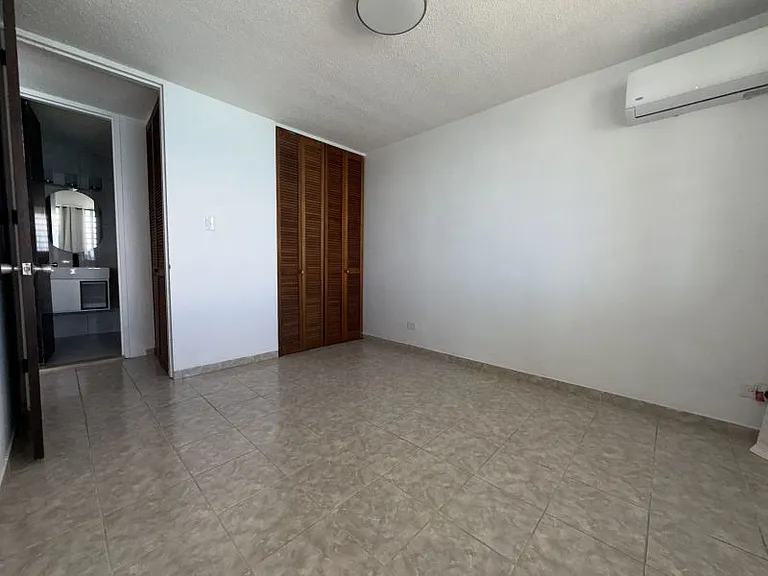 Cond Playa Azul Torre II Apto 2004 — Photo 11