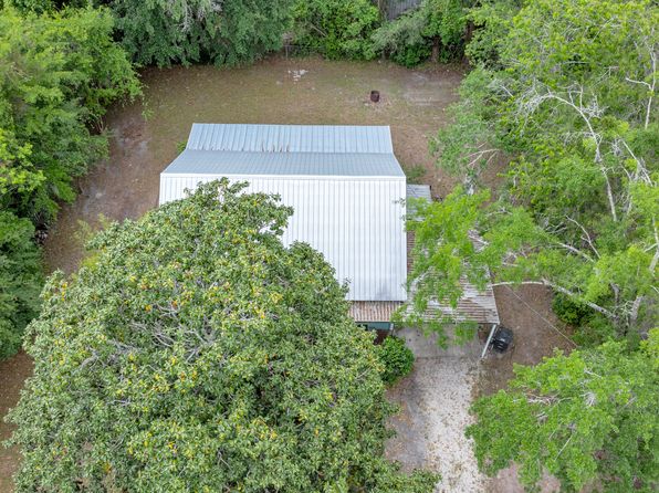 203 E 5th St, Woodbine, GA 31569