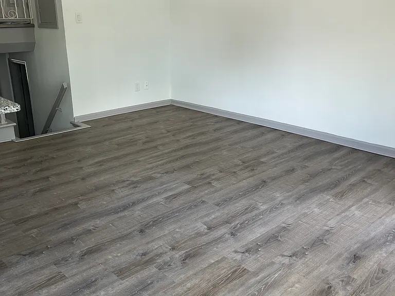 514 8th Ave — Photo 1