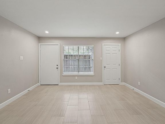 2nd image of 1223 Augusta Dr APT 21