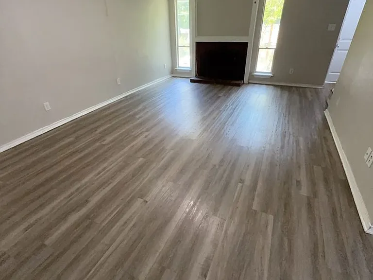 1102 Lilac Dr — Photo 3