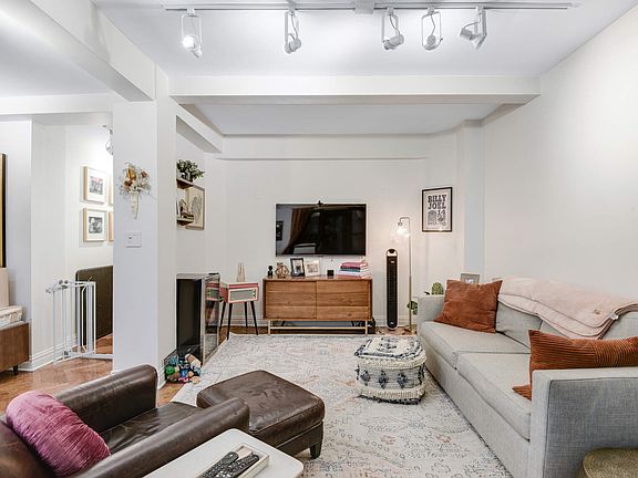 4th image of 177 E 77th St APT 1D