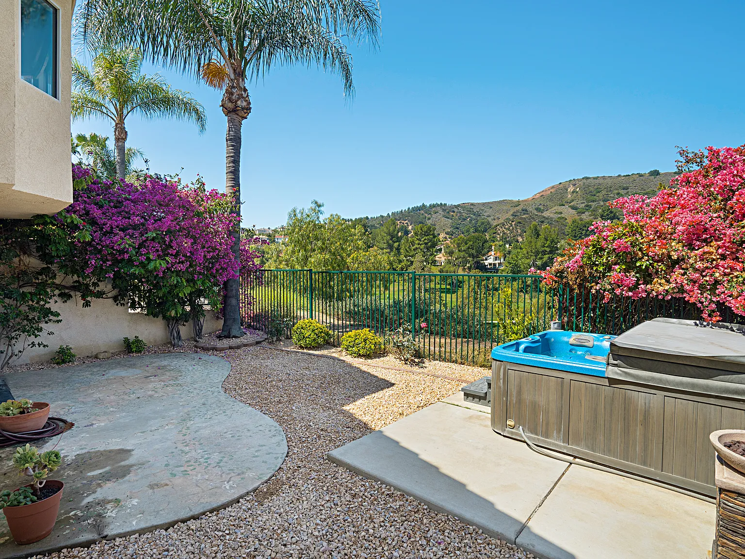 3 bed, 2.5 bath, 1581 sqft, $5,500 — Photo 2