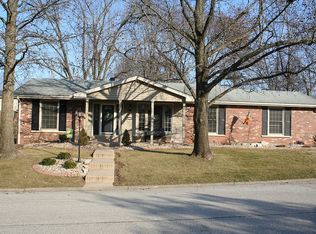 5315 Dover Dr, Godfrey, IL 62035