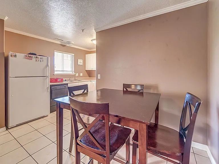 239 E 300 N #305 — Photo 3
