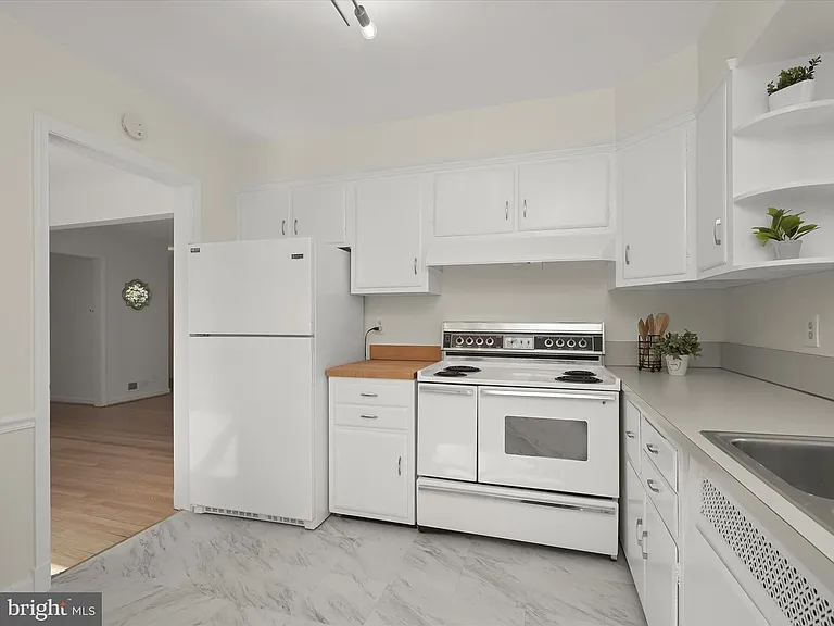 4910 Essex Ave — Photo 12