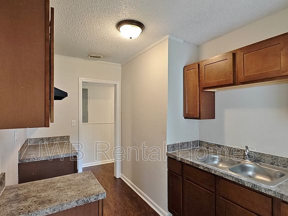 3rd image of 1041 Lake Forest Blvd