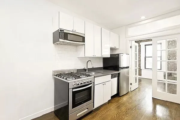 Rented by Compass | media 23