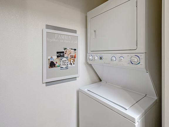 5th image of 818 Vineyard Creek Dr APT 352