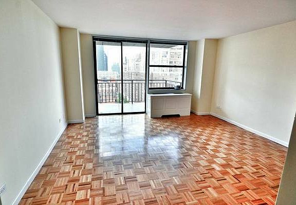 3rd image of 300 E 38th St
