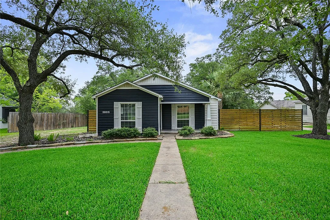 3 bed, 2404 sqft, $2,400 — Photo 3