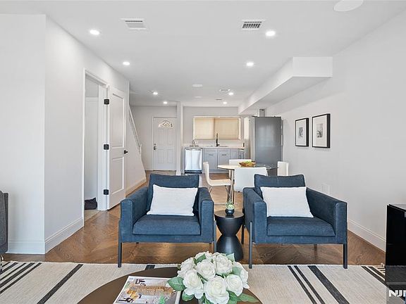 3rd image of 1110 River Rd APT 102