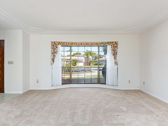 4th image of 655 Doral Ln